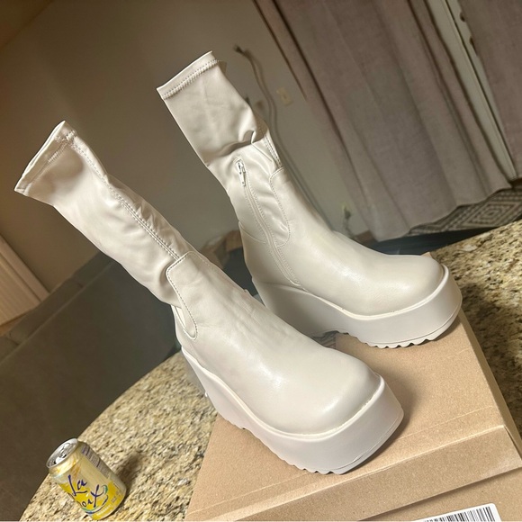 Steve Madden | Proceed Platform Wedge Boots in Bone, size 8.5US - Picture 2 of 9